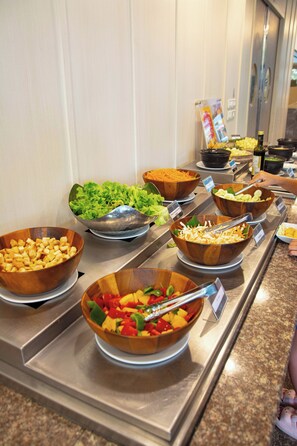 Buffet déjeuner (250 THB par personne)