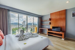 Penthouse Suite - Private Pool | Coffre-fort, bureau, lit de bébé (gratuit), lit d’appoint (supplément)