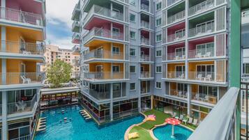 Deluxe Suite King - Pool View | View from room