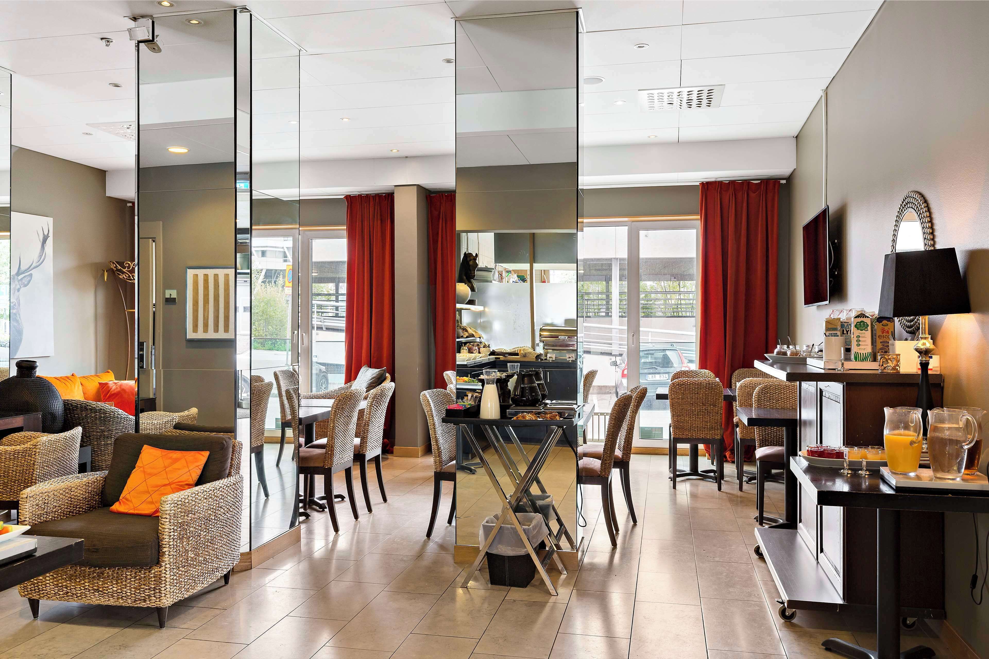 Free buffet breakfast