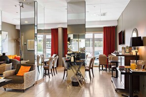 Petit déjeuner buffet compris