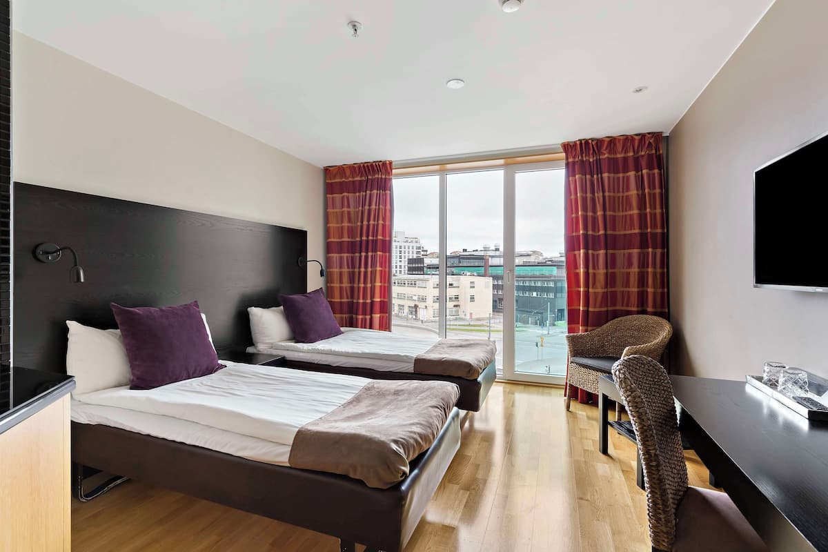 standard room, 2 single beds, non smoking | 1 bedroom, pillow-top beds, in-room safe, desk
