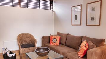 Habitación doble superior (Sofa bed) | Sala de estar | Televisión LCD