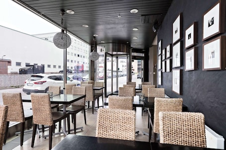 Free buffet breakfast