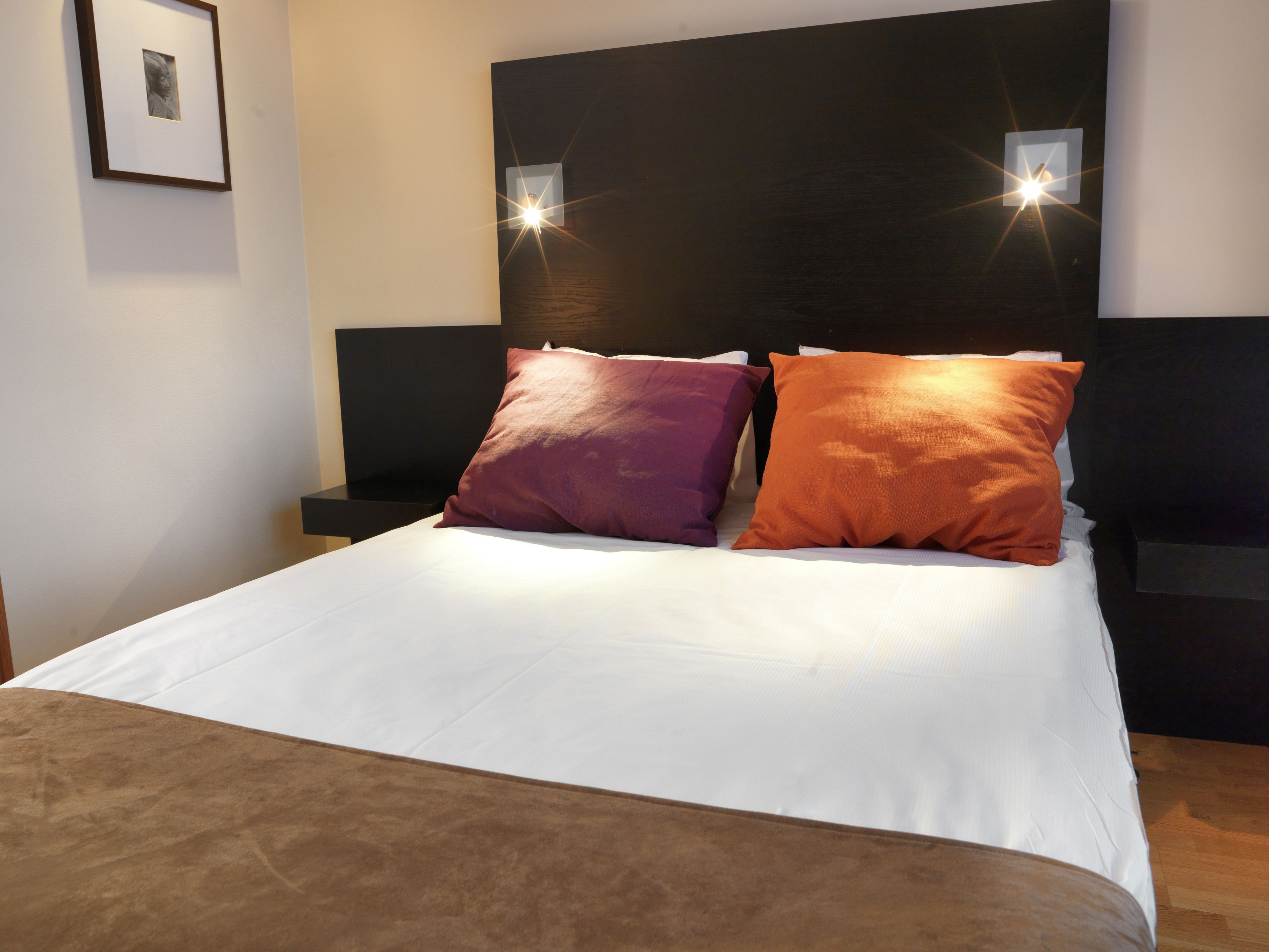 grand lit 140 cm bed | room amenity