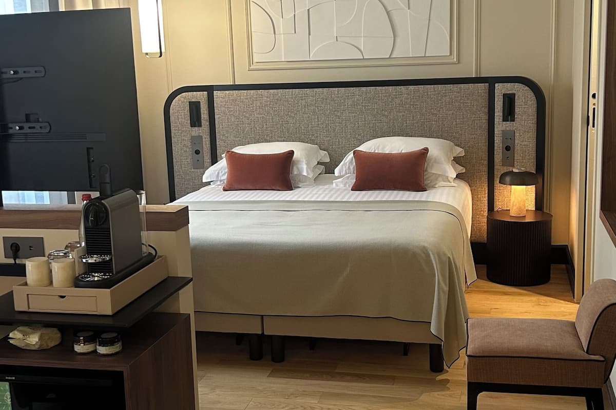 Premium bedding, minibar, in-room safe, desk