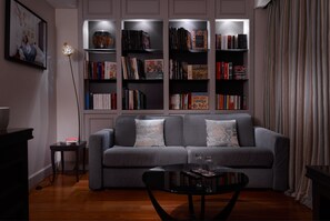Plasma TV, pay films - Hôtel Le Mathurin (Paris)