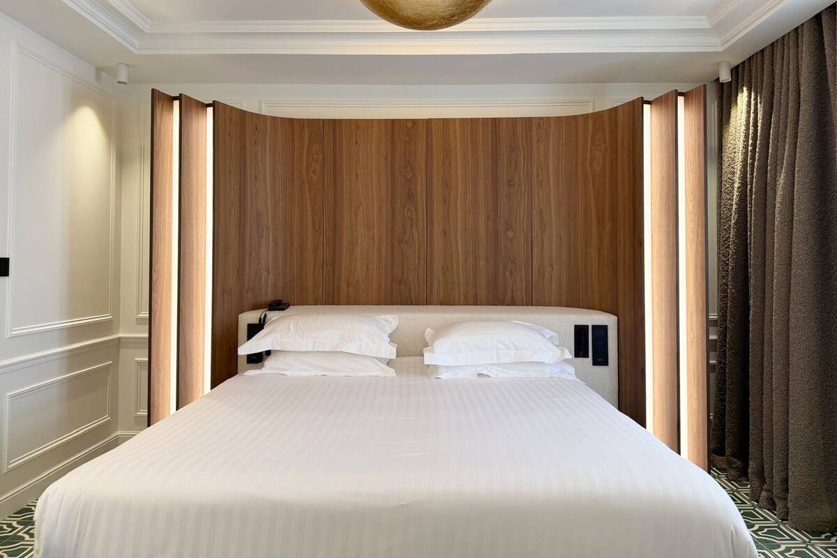 Suite (Tuileries) | Premium bedding, minibar, in-room safe, desk