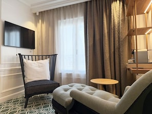 Suite (Tuileries) | Premium bedding, minibar, in-room safe, desk - Hôtel Le Mathurin (Paris)