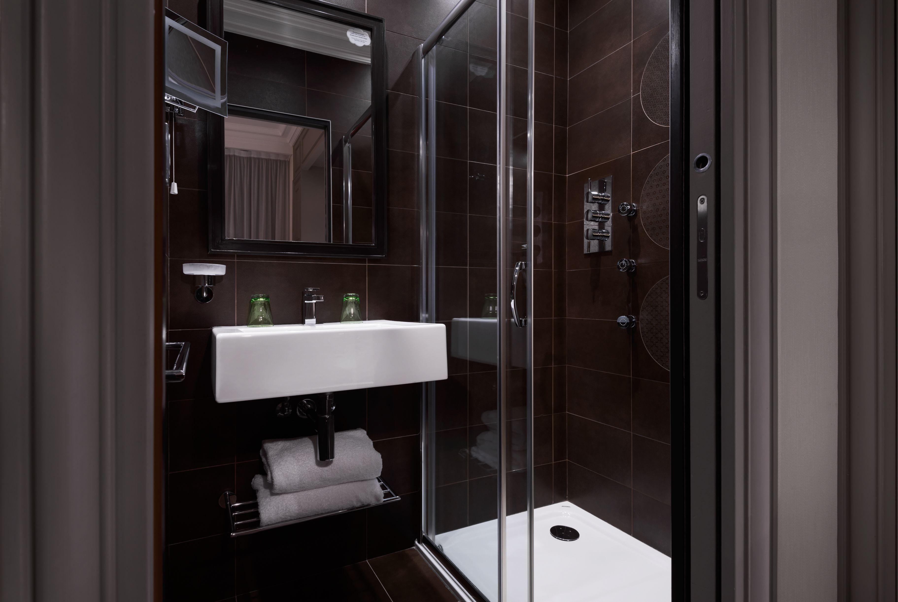 single room | bathroom | free toiletries, hair dryer, bathrobes, slippers