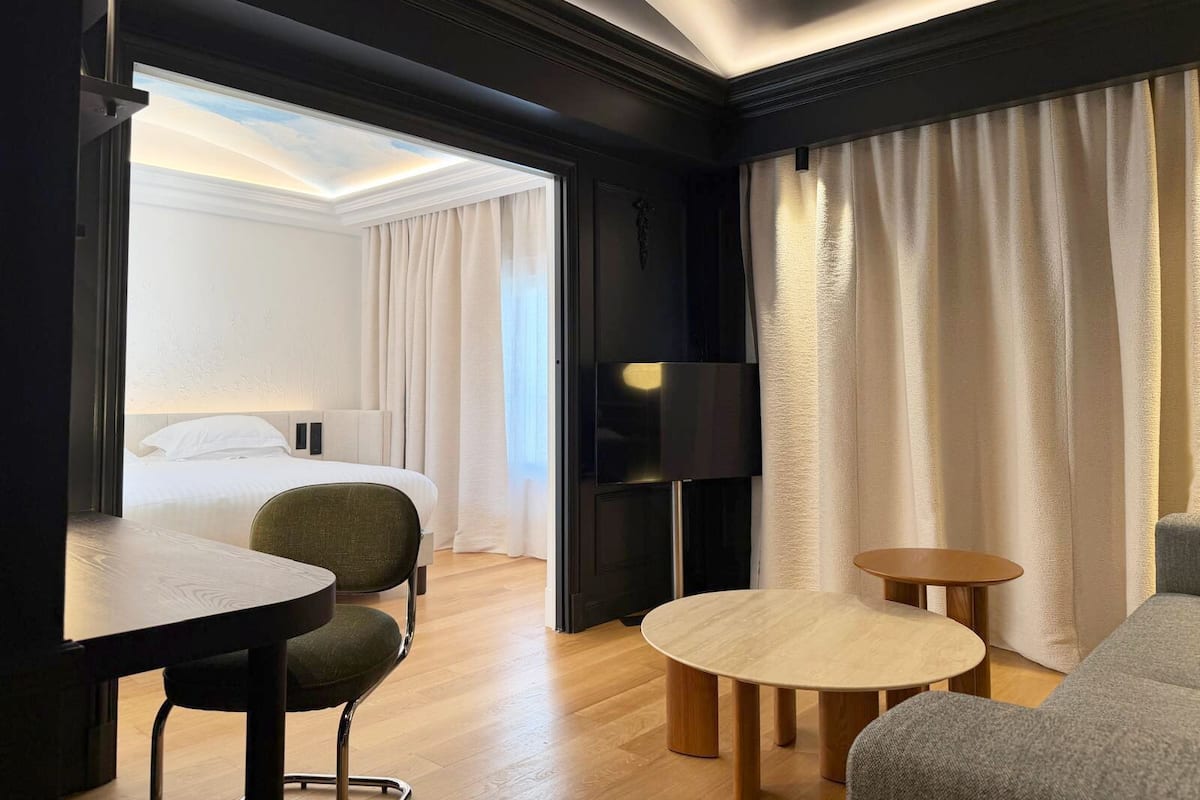 Suite (Monceau) | Premium bedding, minibar, in-room safe, desk