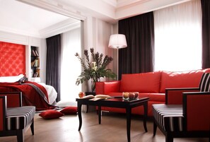 Red Suite | Living area