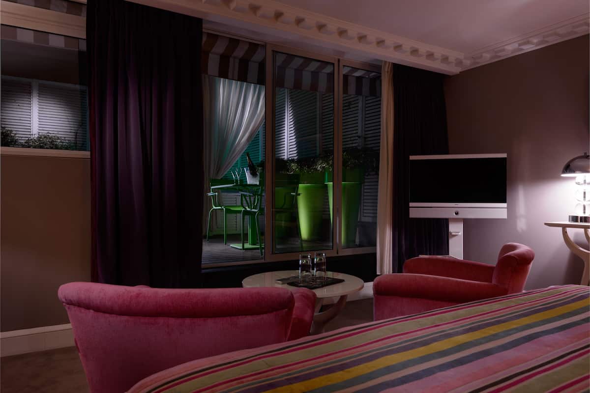 Premium kamer | Luxe beddengoed, een minibar, een kluis op de kamer, een bureau