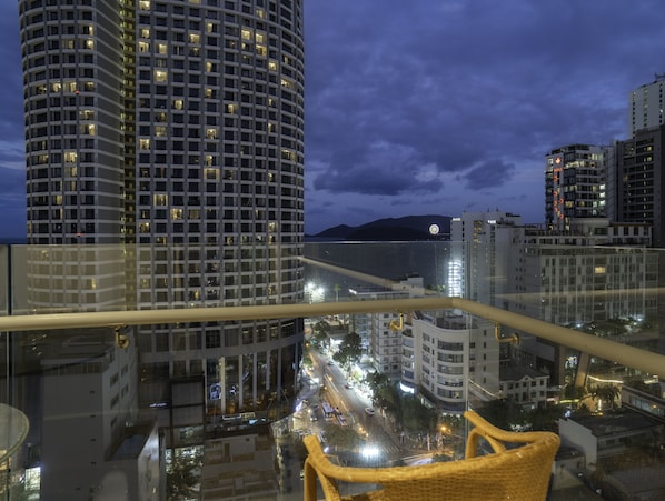 1 bedroom, down comforters, minibar, in-room safe