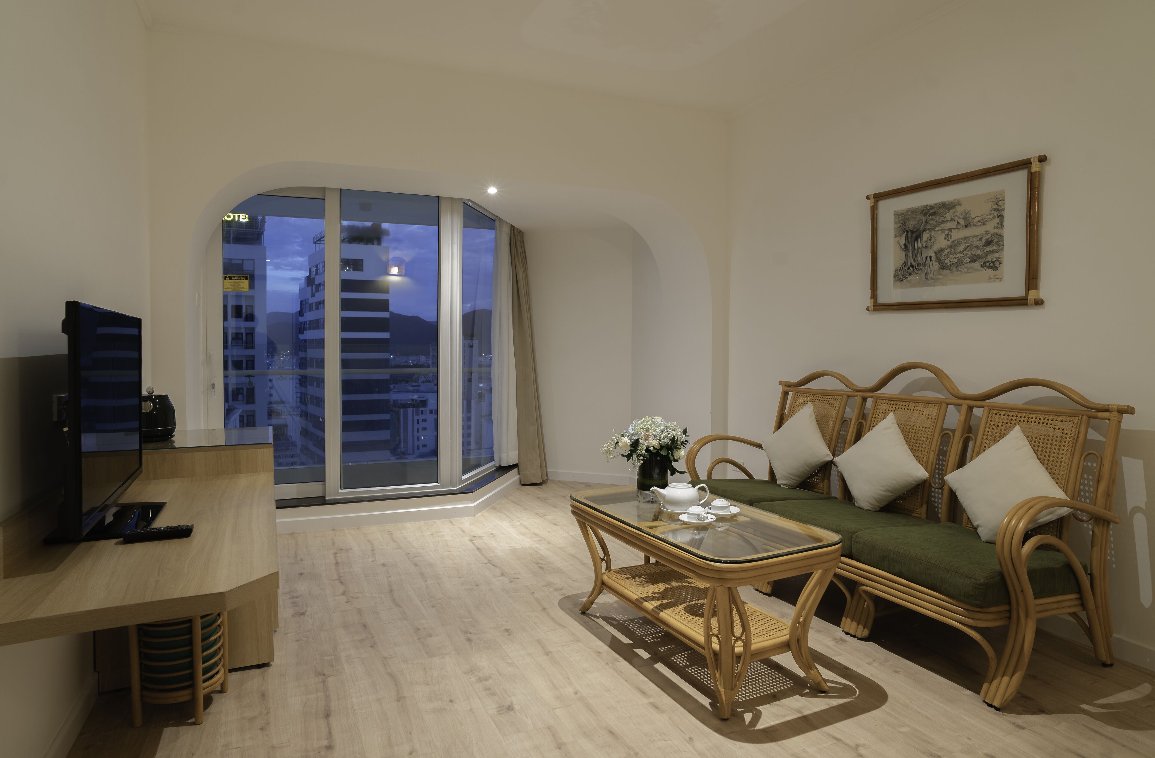 junior suite | 1 bedroom, down duvets, minibar, in-room safe