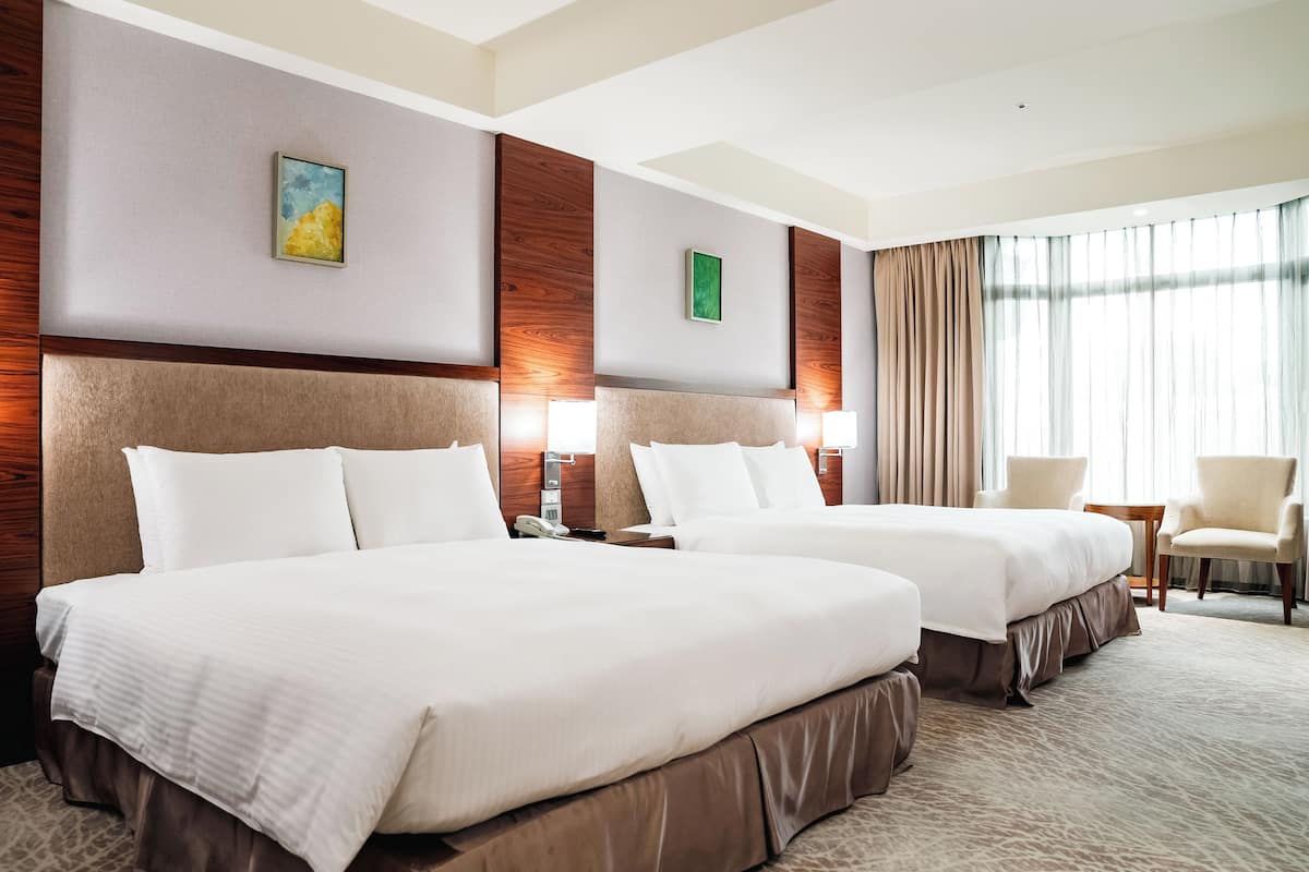 1 bedroom, premium bedding, minibar, in-room safe