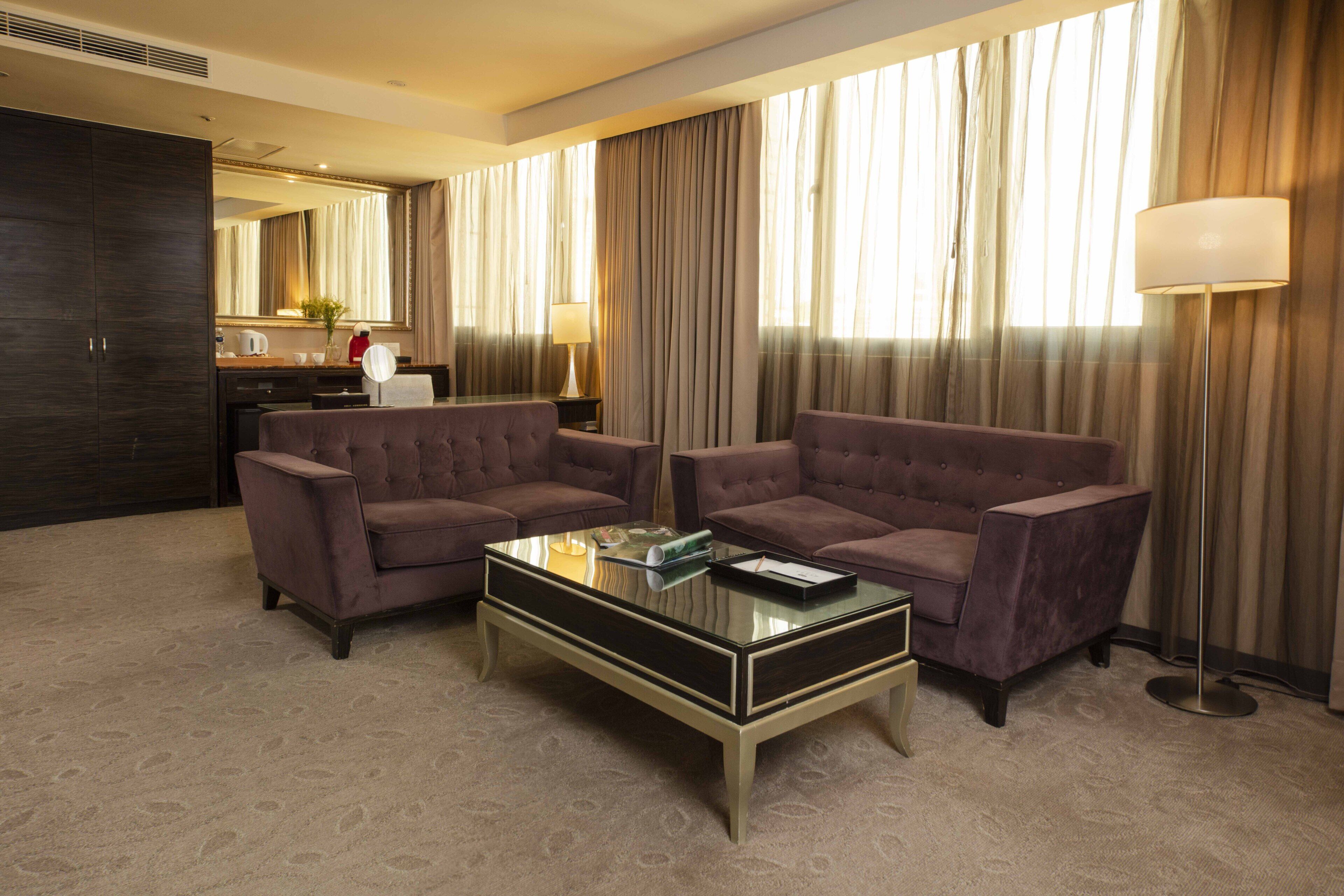 Arsma Suite | Premium bedding, minibar, in-room safe, desk