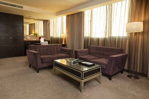 Arsma Suite | Premium bedding, minibar, in-room safe, desk