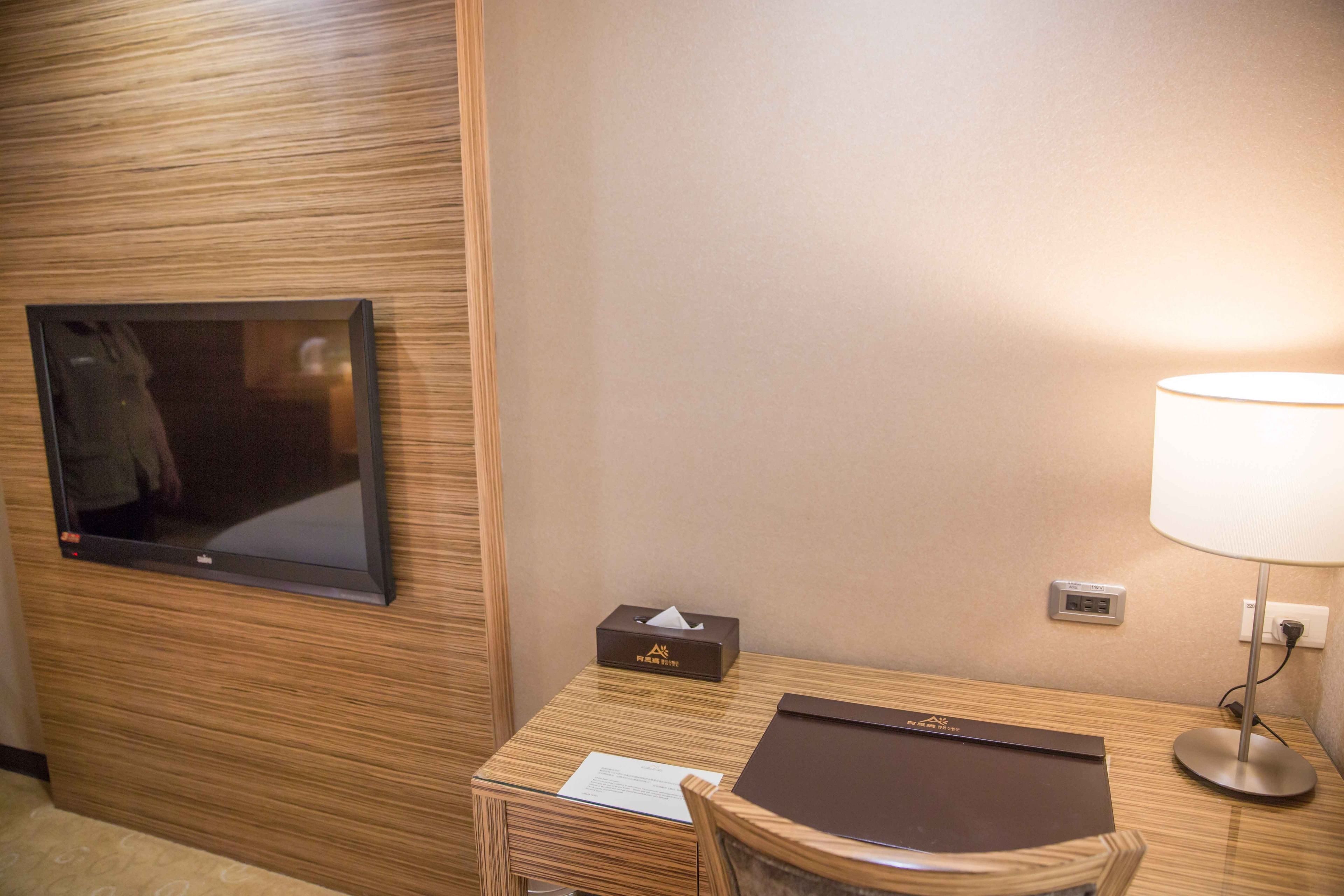 1 bedroom, premium bedding, minibar, in-room safe