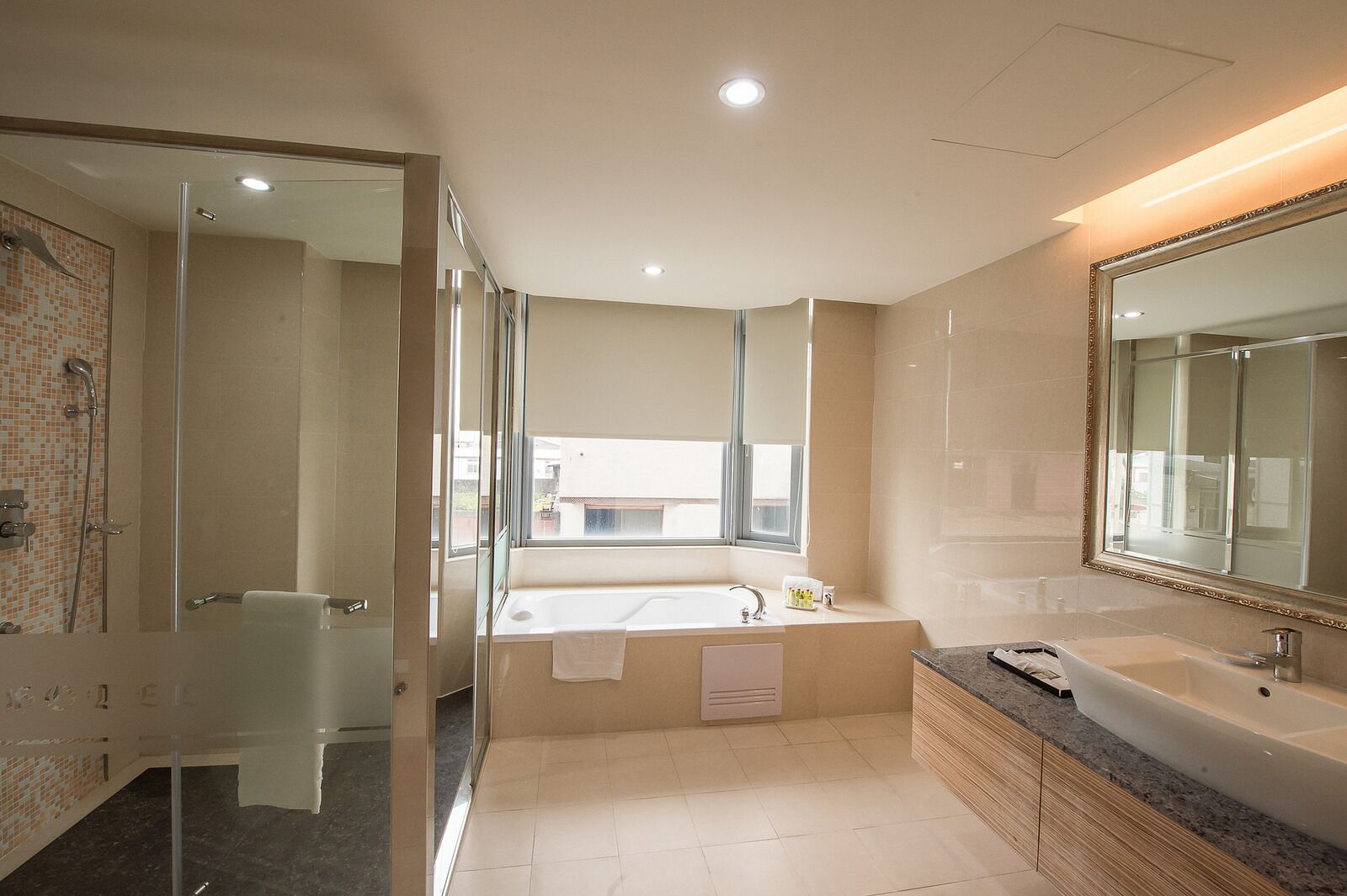 standard quadruple room, bathtub only | bathroom | free toiletries, hair dryer, slippers, bidet