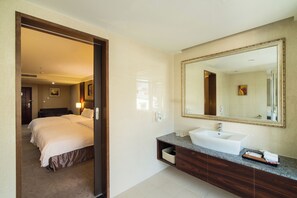 Elite Quadruple Room | 1 bedroom, premium bedding, minibar, in-room safe
