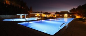 3 piscinas al aire libre, sombrillas, tumbonas