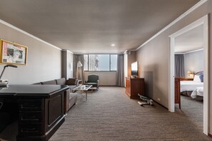 City Suite | Hypo-allergenic bedding, down comforters, desk, blackout drapes - Hotel j Metropolis (Hsinchu)