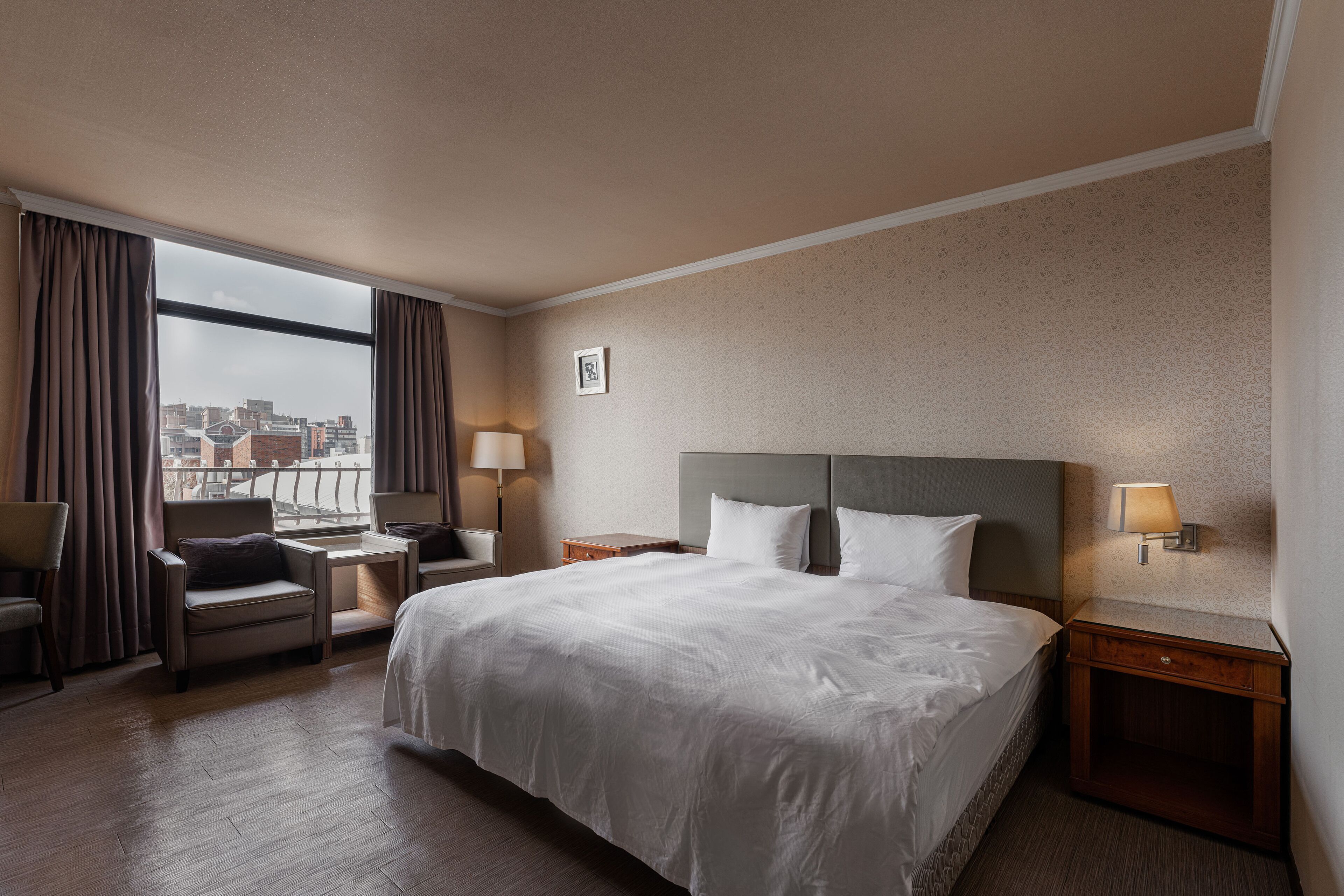 Habitación Deluxe doble | Ropa de cama hipoalergénica, edredones de plumas, escritorio