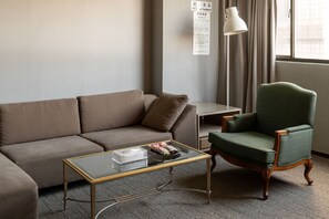 City Suite | Hypo-allergenic bedding, down comforters, desk, blackout drapes - Hotel j Metropolis (Hsinchu)