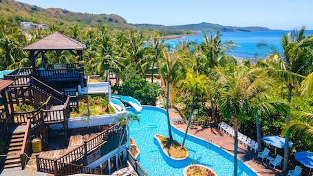 2 indoor pools, 3 outdoor pools, sun loungers. YoHo Beach Resort