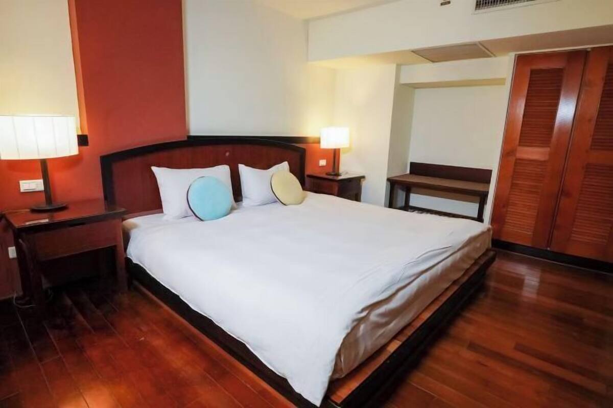 In-room safe, desk, blackout curtains, soundproofing