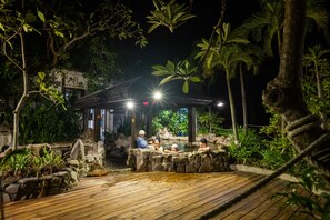 Outdoor spa tub - YoHo Beach Resort (Hengchun)