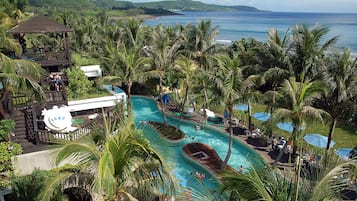 2 indoor pools, 3 outdoor pools, pool loungers