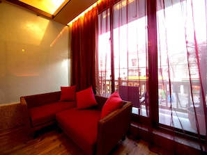 Room | Pemandangan dari bilik