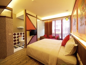 Room | Peralatan tempat tidur premium, dilengkapkan perabot secara berasingan