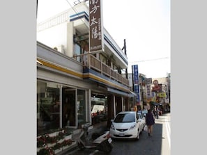 Pintu masuk hartanah