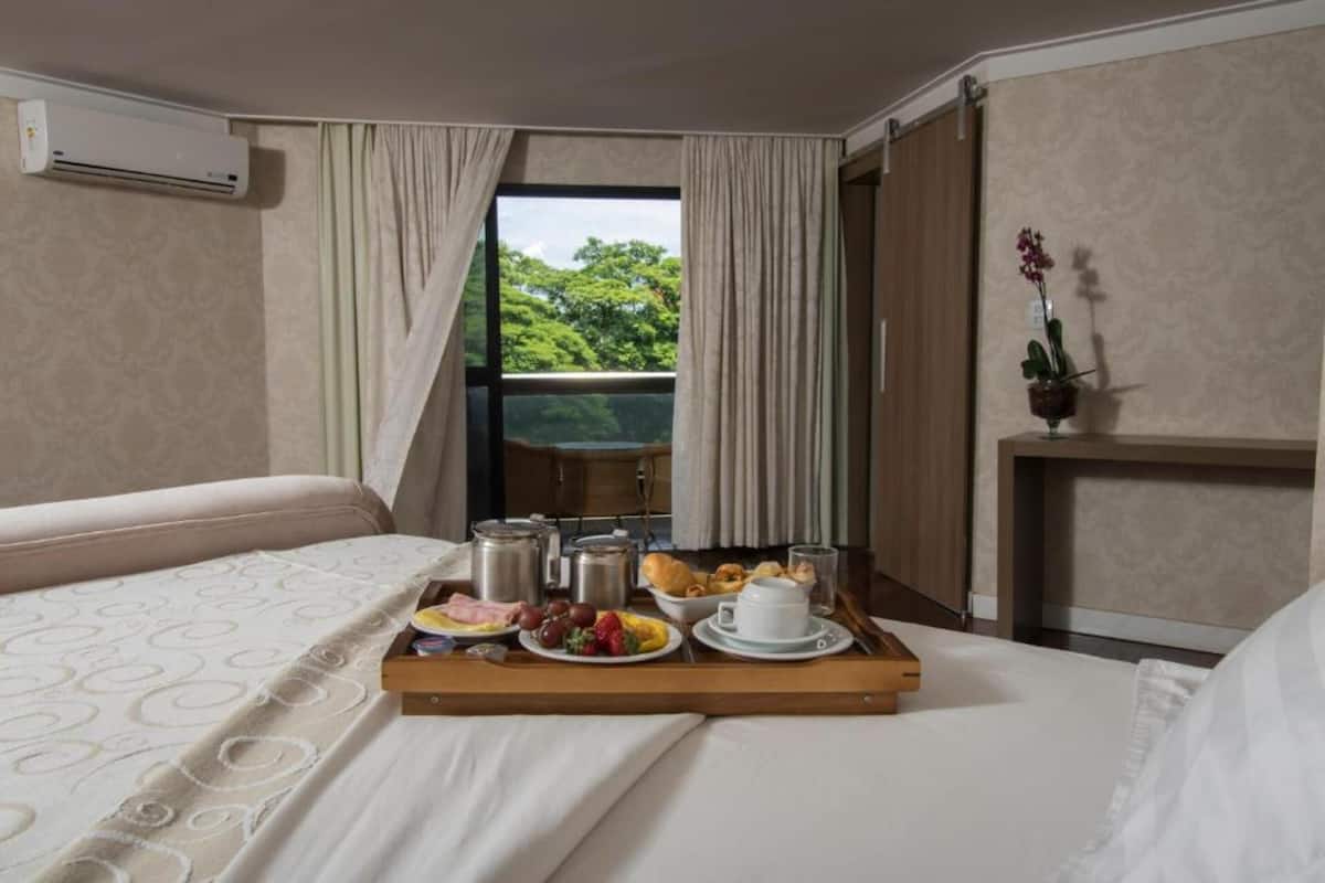 1 bedroom, minibar, in-room safe, desk