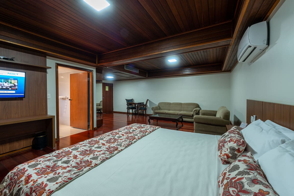 suíte executiva superior | living room | 22-inch lcd tv with cable channels, tv