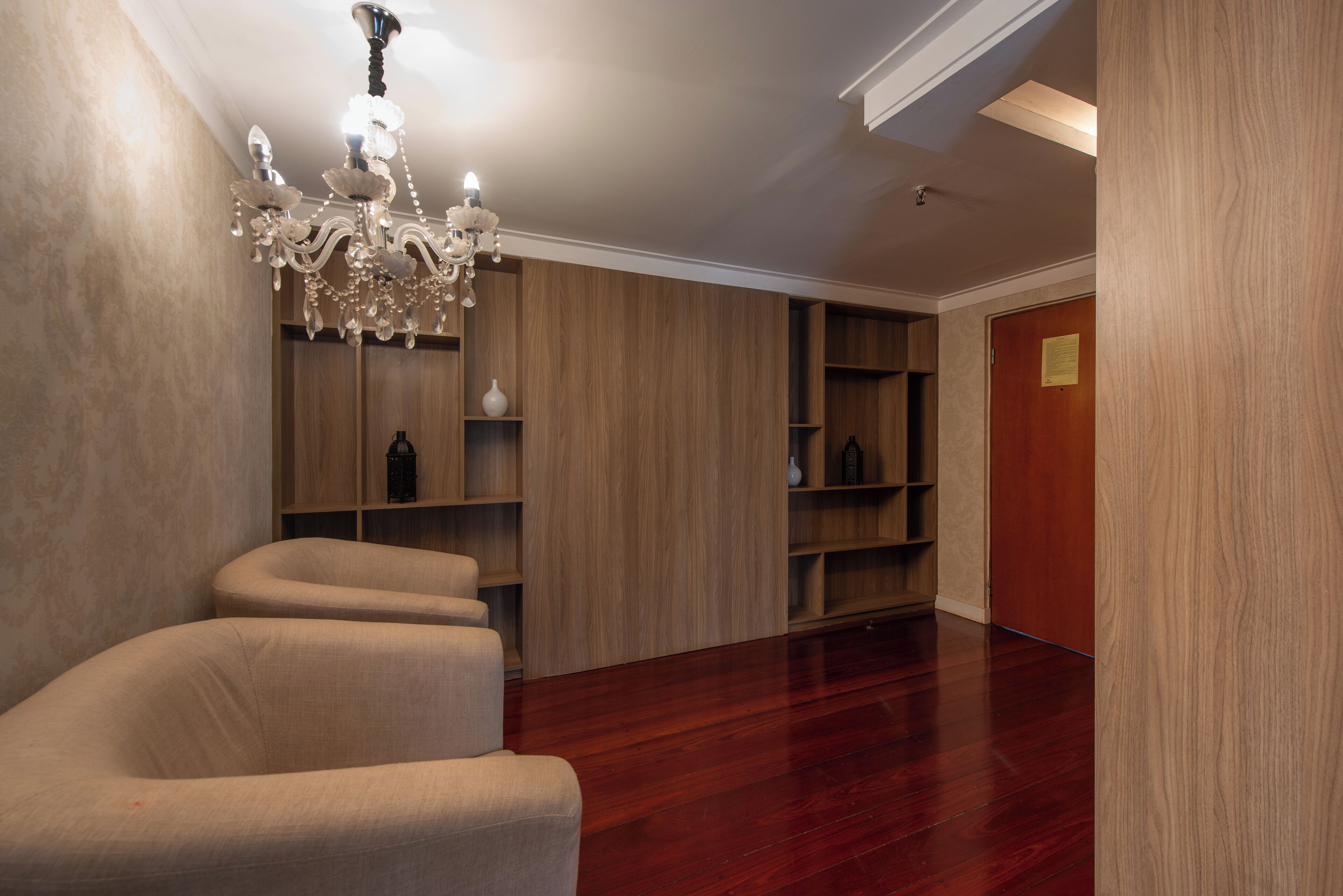 luxo master com sacada | living room | 22-inch lcd tv with cable channels, tv