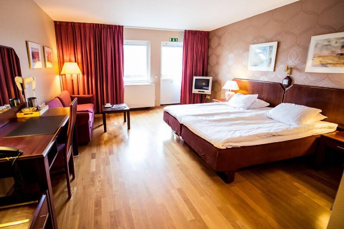 Double Room | Desk, iron/ironing board (on request), cribs (free)