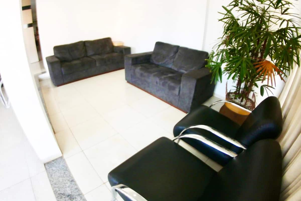 32-inch led tv with cable channels, tv, offices