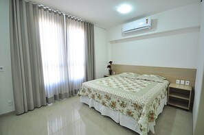 Minibar, in-room safe, desk, laptop workspace - Jalapão Hotel (Palmas)