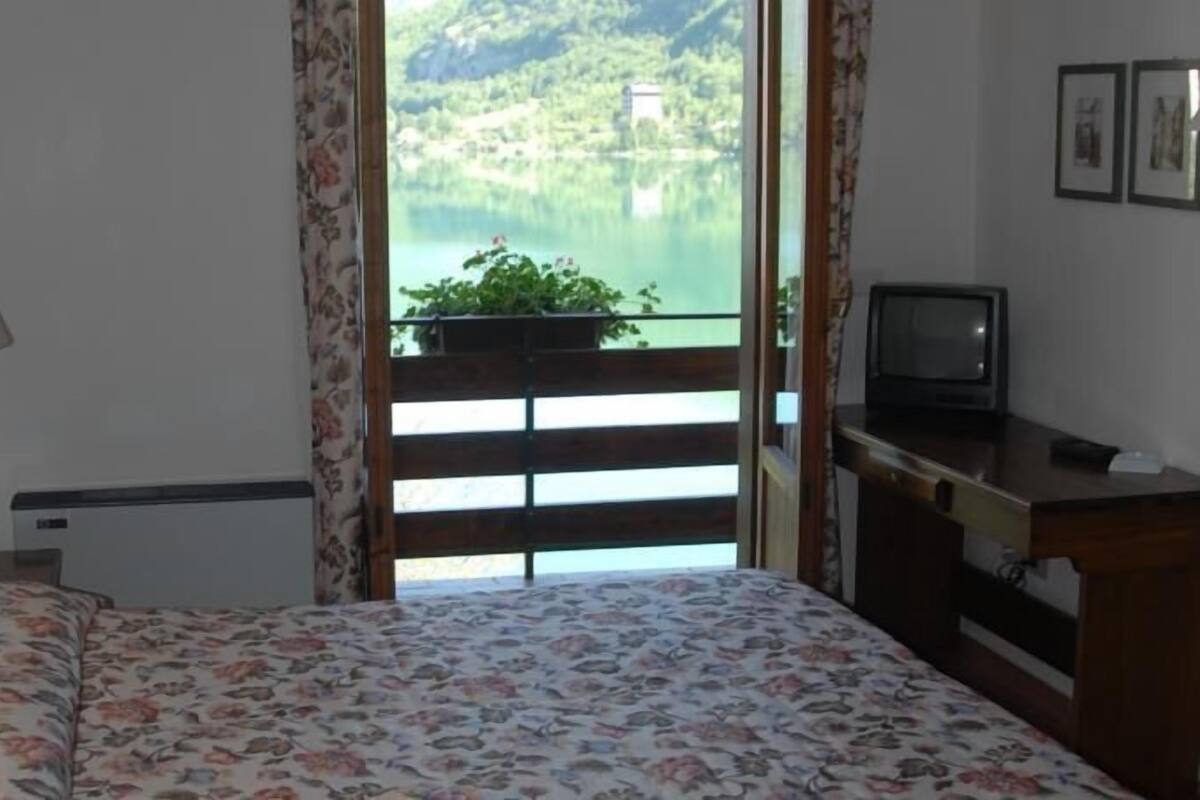 Habitación cuádruple (Mansard) | Escritorio, cunas (de pago), camas supletorias