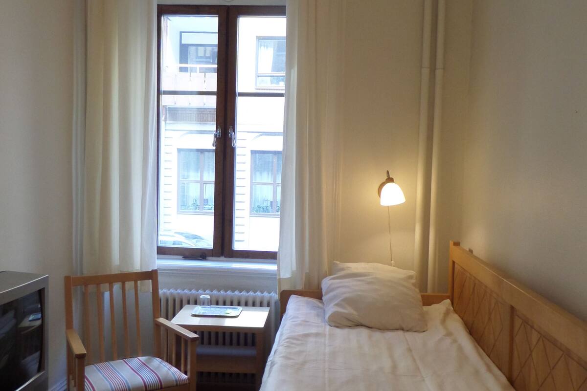 Single Room, Shared Bathroom | Premium bedding, individually furnished, iron/ironing board, free WiFi