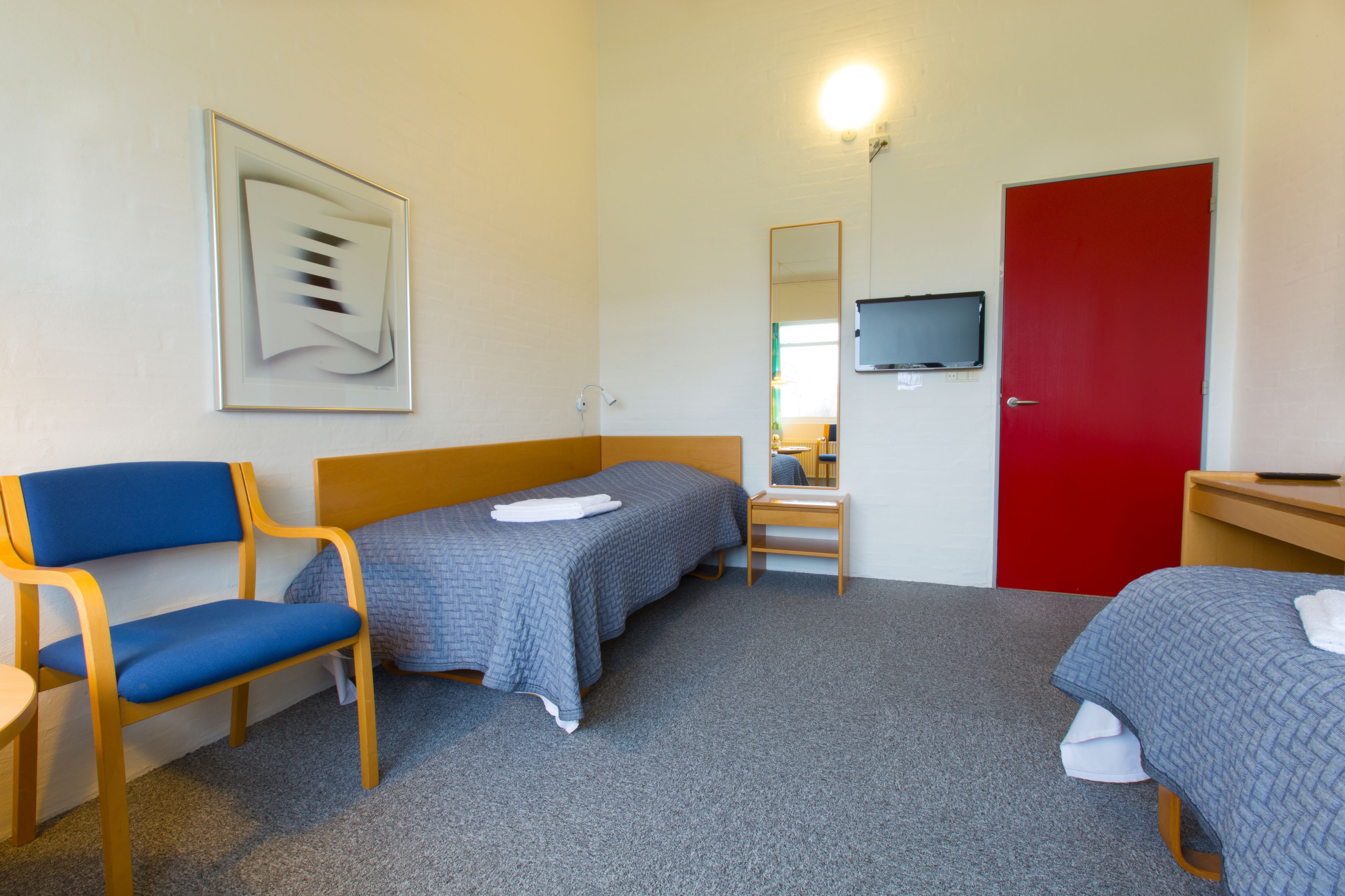 twin room | desk, soundproofing, iron/ironing board, free cots/infant beds