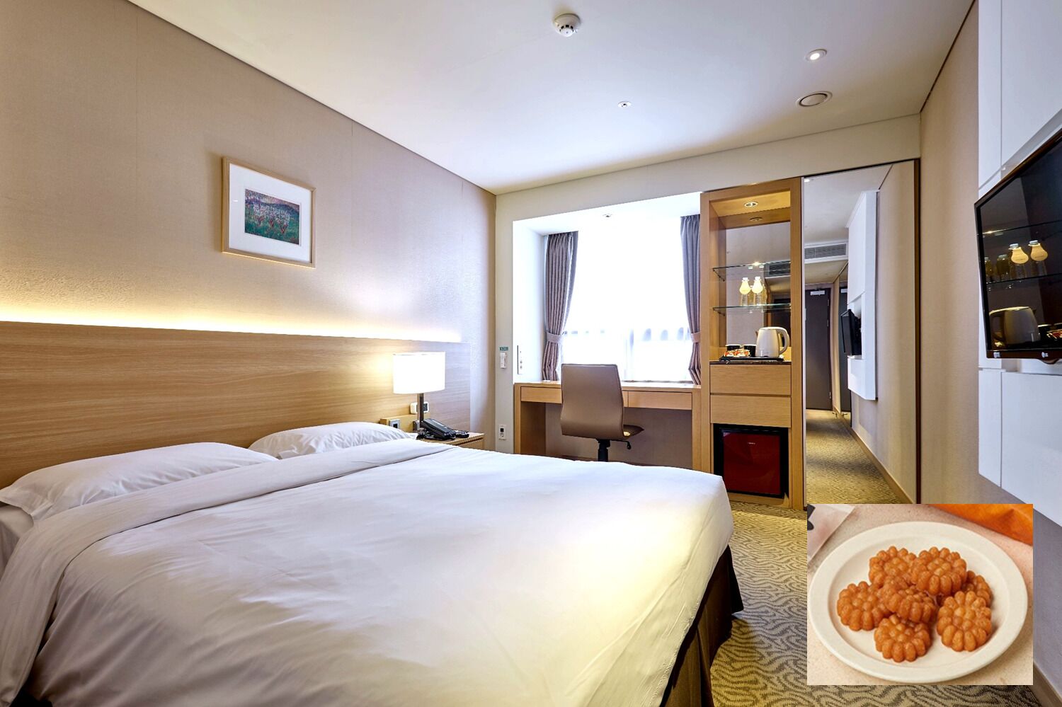 Standard Double with K-Welcome PKG (1 Traditional Korean Snack per Person) | 1 bedroom, minibar, in-room safe, desk