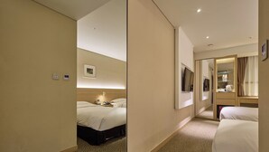 Kamar Twin, tanpa jendela (Bathtub) | 1 kamar tidur, minibar, brankas, dan meja kerja