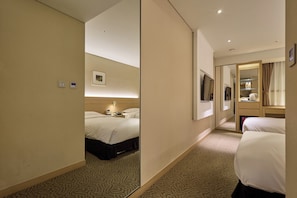 Twin Room, No Windows (Bathtub) | 1 bedroom, minibar, in-room safe, desk