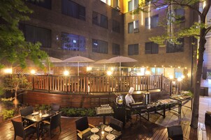 아침 식사, 점심 식사 및 저녁 식사 제공