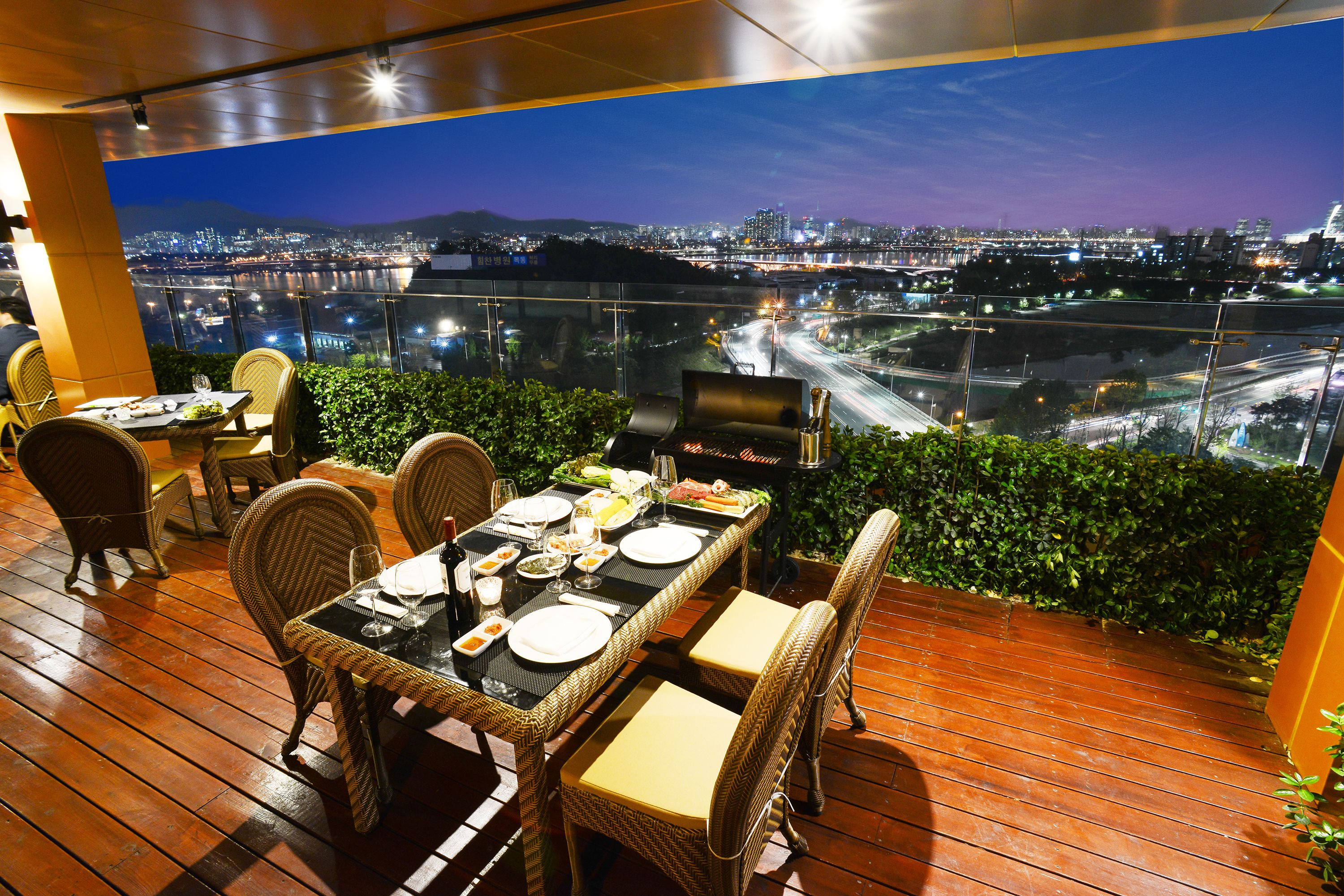 breakfast, lunch and dinner served